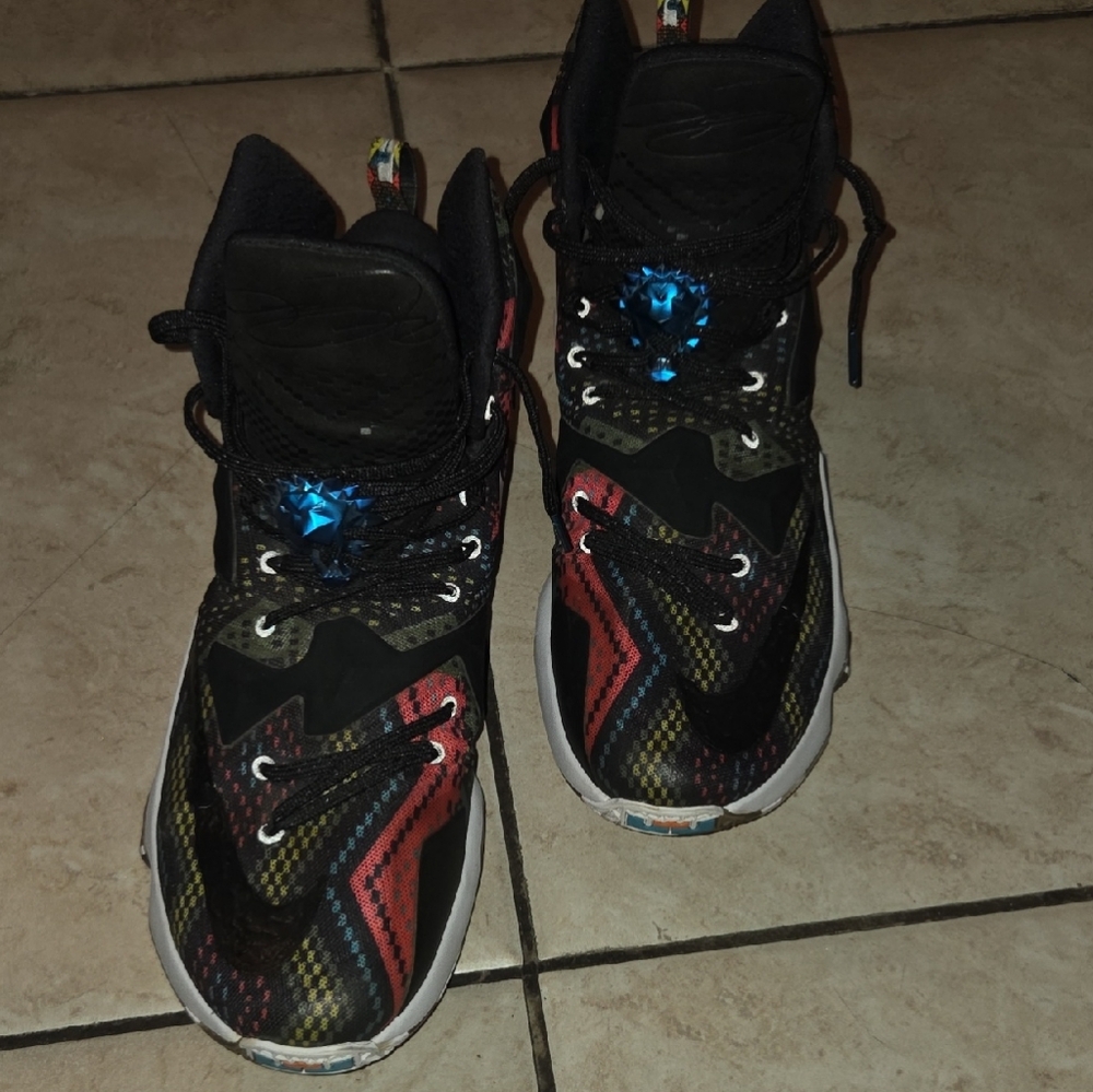 Nike Black Multicolor Patterned Athletic Shoes